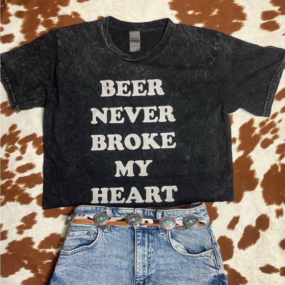 BEER NEVER BROKE MY HEART CROPTOP - Picture 1 of 1